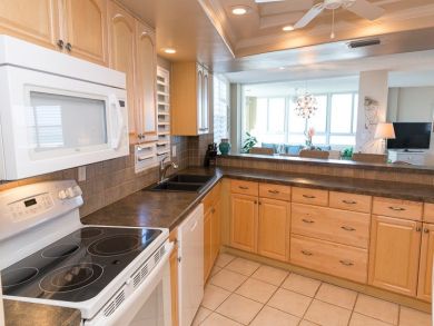 Enjoy  Views of the Gulf from this Two Bedroom Siesta Condo